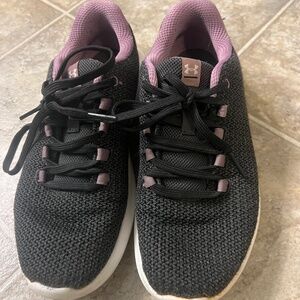 Women’s under armour tennis shoes